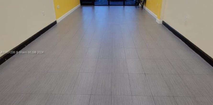 Office in North Miami Beach, Florida № 1217633