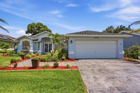 Villa ou maison à Spring Hill, Floride 4 chambres, 153.1 m2 № 2349143