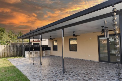 Casa en venta en Homestead, Florida, 3 dormitorios, 160.54 m2 № 2046456 - foto 10