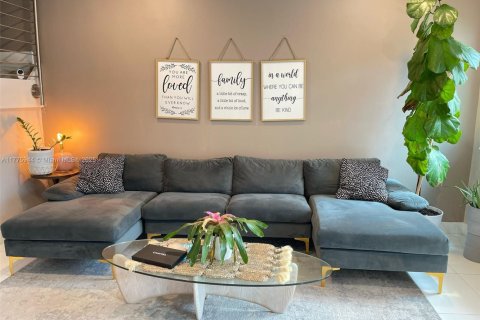 Adosado en venta en Doral, Florida, 4 dormitorios, 168.34 m2 № 1693330 - foto 1