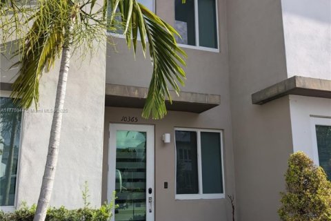 Adosado en venta en Doral, Florida, 4 dormitorios, 168.34 m2 № 1693330 - foto 2