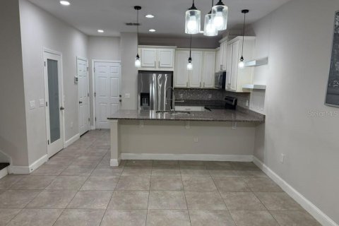 Touwnhouse à vendre à Kissimmee, Floride: 3 chambres, 148.92 m2 № 2414028 - photo 8
