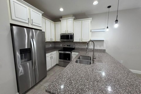 Touwnhouse à vendre à Kissimmee, Floride: 3 chambres, 148.92 m2 № 2414028 - photo 5