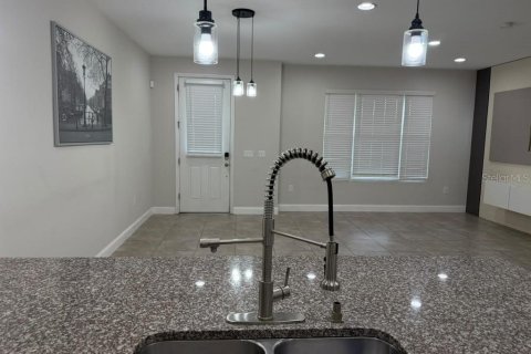 Touwnhouse à vendre à Kissimmee, Floride: 3 chambres, 148.92 m2 № 2414028 - photo 6