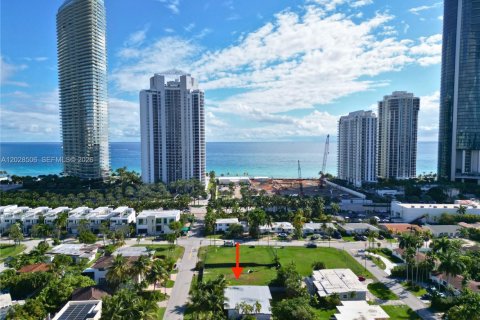 Terrain à Sunny Isles Beach, Floride № 2257774