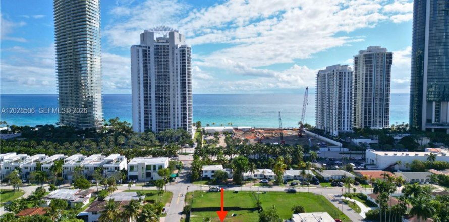 Terrain à Sunny Isles Beach, Floride № 2257774
