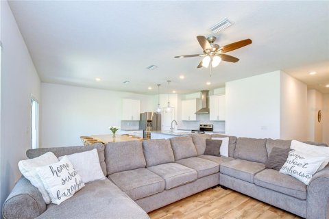 Villa ou maison à vendre à Zephyrhills, Floride: 4 chambres, 209.96 m2 № 2298473 - photo 7