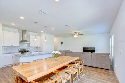 Villa ou maison à vendre à Zephyrhills, Floride: 4 chambres, 209.96 m2 № 2298473 - photo 9