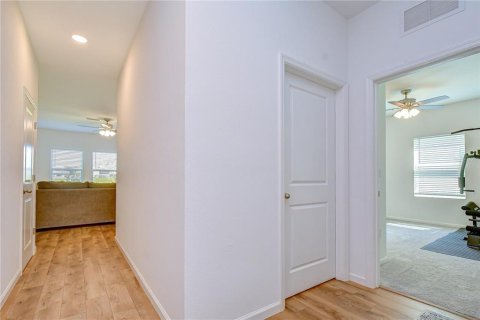 Villa ou maison à vendre à Zephyrhills, Floride: 4 chambres, 209.96 m2 № 2298473 - photo 5