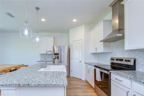 Villa ou maison à vendre à Zephyrhills, Floride: 4 chambres, 209.96 m2 № 2298473 - photo 11