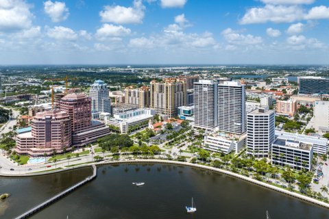 Condo in West Palm Beach, Florida, 2 bedrooms  № 1146084 - photo 1