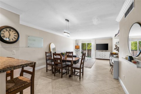 Снять в аренду кондоминиум в Корал-Гейблс, Флорида 2 спальни, 98.48м2, № 1878593 - фото 23
