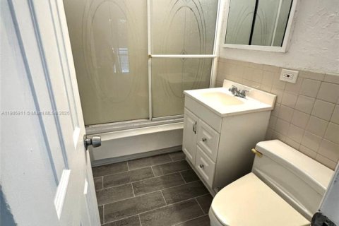 Снять в аренду кондоминиум в Майами, Флорида 2 спальни, 55.74м2, № 1957238 - фото 7