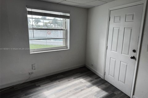 Снять в аренду кондоминиум в Майами, Флорида 2 спальни, 55.74м2, № 1957238 - фото 5