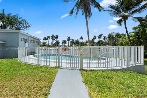 Снять в аренду кондоминиум в Майами, Флорида 2 спальни, 55.74м2, № 1957238 - фото 13