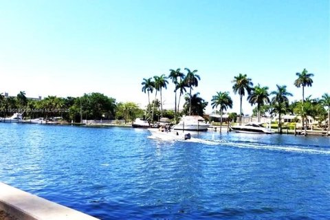 Снять в аренду кондоминиум в Майами, Флорида 2 спальни, 55.74м2, № 1957238 - фото 15