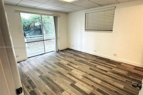 Снять в аренду кондоминиум в Майами, Флорида 2 спальни, 55.74м2, № 1957238 - фото 6