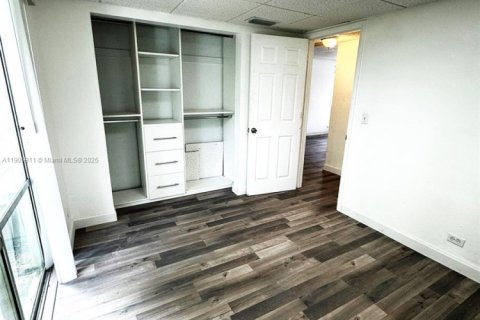 Снять в аренду кондоминиум в Майами, Флорида 2 спальни, 55.74м2, № 1957238 - фото 9