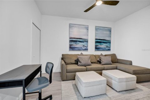Townhouse in Davenport, Florida 4 bedrooms, 155.24 sq.m. № 2213953 - photo 8