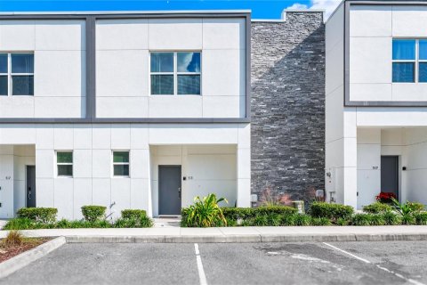 Townhouse in Davenport, Florida 4 bedrooms, 155.24 sq.m. № 2213953