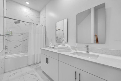 Townhouse in Davenport, Florida 4 bedrooms, 155.24 sq.m. № 2213953 - photo 7