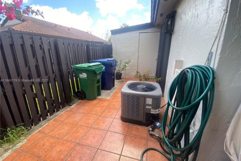 Condo in Miami, Florida, 2 bedrooms  № 1836361 - photo 17