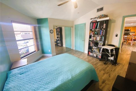 Condo in Miami, Florida, 2 bedrooms  № 1836361 - photo 10