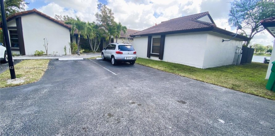 Condo in Miami, Florida, 2 bedrooms № 1836361