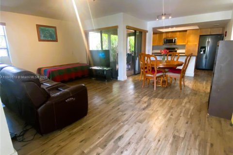 Condo in Miami, Florida, 2 bedrooms  № 1836361 - photo 2