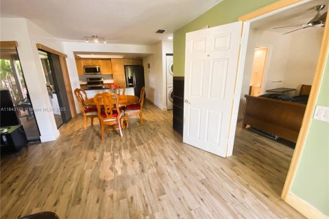 Condo in Miami, Florida, 2 bedrooms  № 1836361 - photo 5