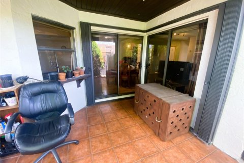 Condo in Miami, Florida, 2 bedrooms  № 1836361 - photo 16