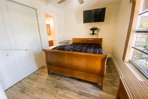 Condo in Miami, Florida, 2 bedrooms  № 1836361 - photo 12