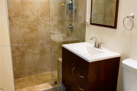 Condo in Miami, Florida, 2 bedrooms  № 1836361 - photo 13