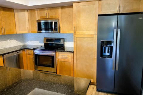 Condo in Miami, Florida, 2 bedrooms  № 1836361 - photo 7