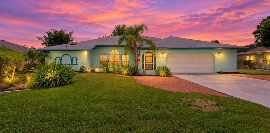House in Punta Gorda, Florida 3 bedrooms, 207.26 sq.m. № 2266997