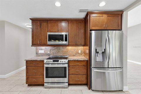 House in Punta Gorda, Florida 3 bedrooms, 207.26 sq.m. № 2266997 - photo 14