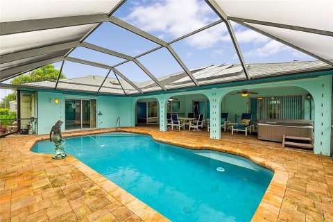 House in Punta Gorda, Florida 3 bedrooms, 207.26 sq.m. № 2266997 - photo 7