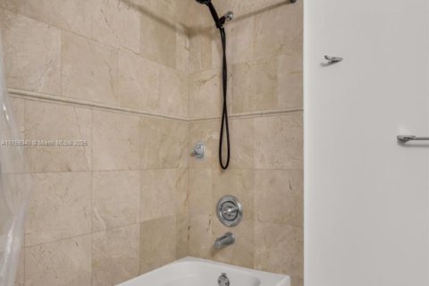 Купить кондоминиум в Майами, Флорида 2 спальни, 83.98м2, № 1868226 - фото 21