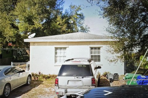 Casa en alquiler en Miami, Florida, 2 dormitorios № 1934144 - foto 2