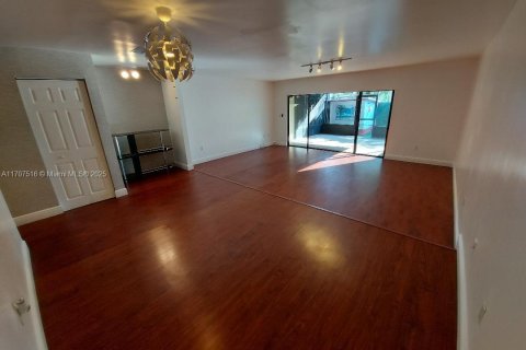 Adosado en alquiler en Miami, Florida, 2 dormitorios, 166.48 m2 № 1960886 - foto 13