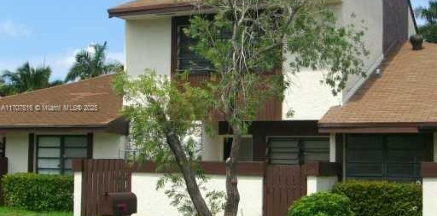 Adosado en Miami, Florida 2 dormitorios, 166.48 m2 № 1960886