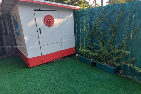 Adosado en alquiler en Miami, Florida, 2 dormitorios, 166.48 m2 № 1960886 - foto 6