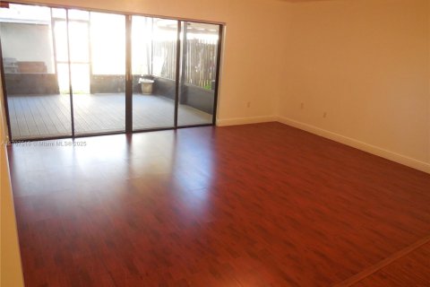 Adosado en alquiler en Miami, Florida, 2 dormitorios, 166.48 m2 № 1960886 - foto 14