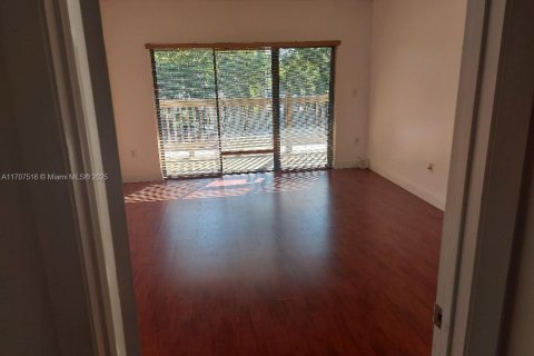 Adosado en alquiler en Miami, Florida, 2 dormitorios, 166.48 m2 № 1960886 - foto 17