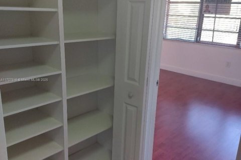 Adosado en alquiler en Miami, Florida, 2 dormitorios, 166.48 m2 № 1960886 - foto 24