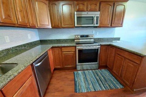 Adosado en alquiler en Miami, Florida, 2 dormitorios, 166.48 m2 № 1960886 - foto 11