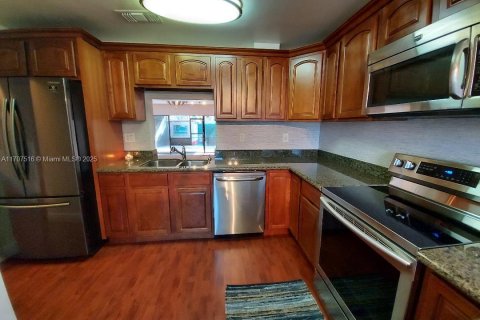 Adosado en alquiler en Miami, Florida, 2 dormitorios, 166.48 m2 № 1960886 - foto 10