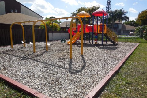 Adosado en alquiler en Miami, Florida, 2 dormitorios, 166.48 m2 № 1960886 - foto 8