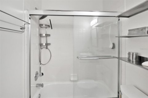 Villa ou maison à louer à Bradenton, Floride: 2 chambres, 99.31 m2 № 1773398 - photo 24