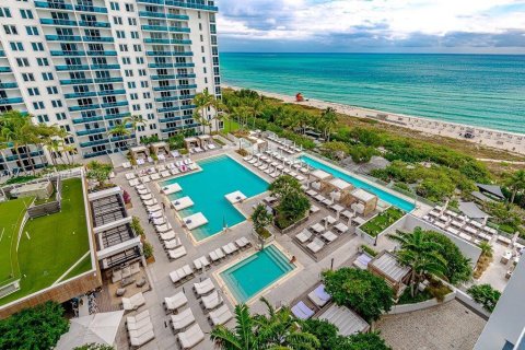 Condominio en alquiler en Miami Beach, Florida, 1 dormitorio, 81.75 m2 № 339265 - foto 3